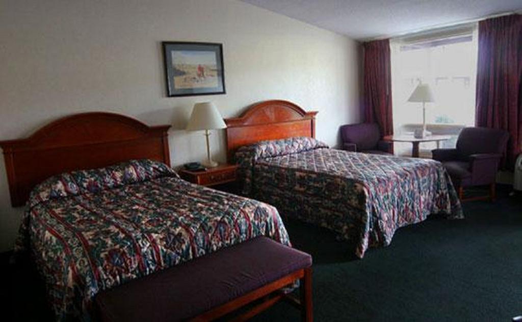 Landmark Motor Inn Ґленс-Фоллс Номер фото