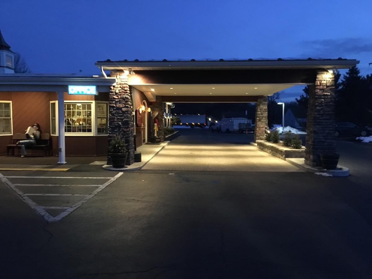 Landmark Motor Inn Ґленс-Фоллс Екстер'єр фото