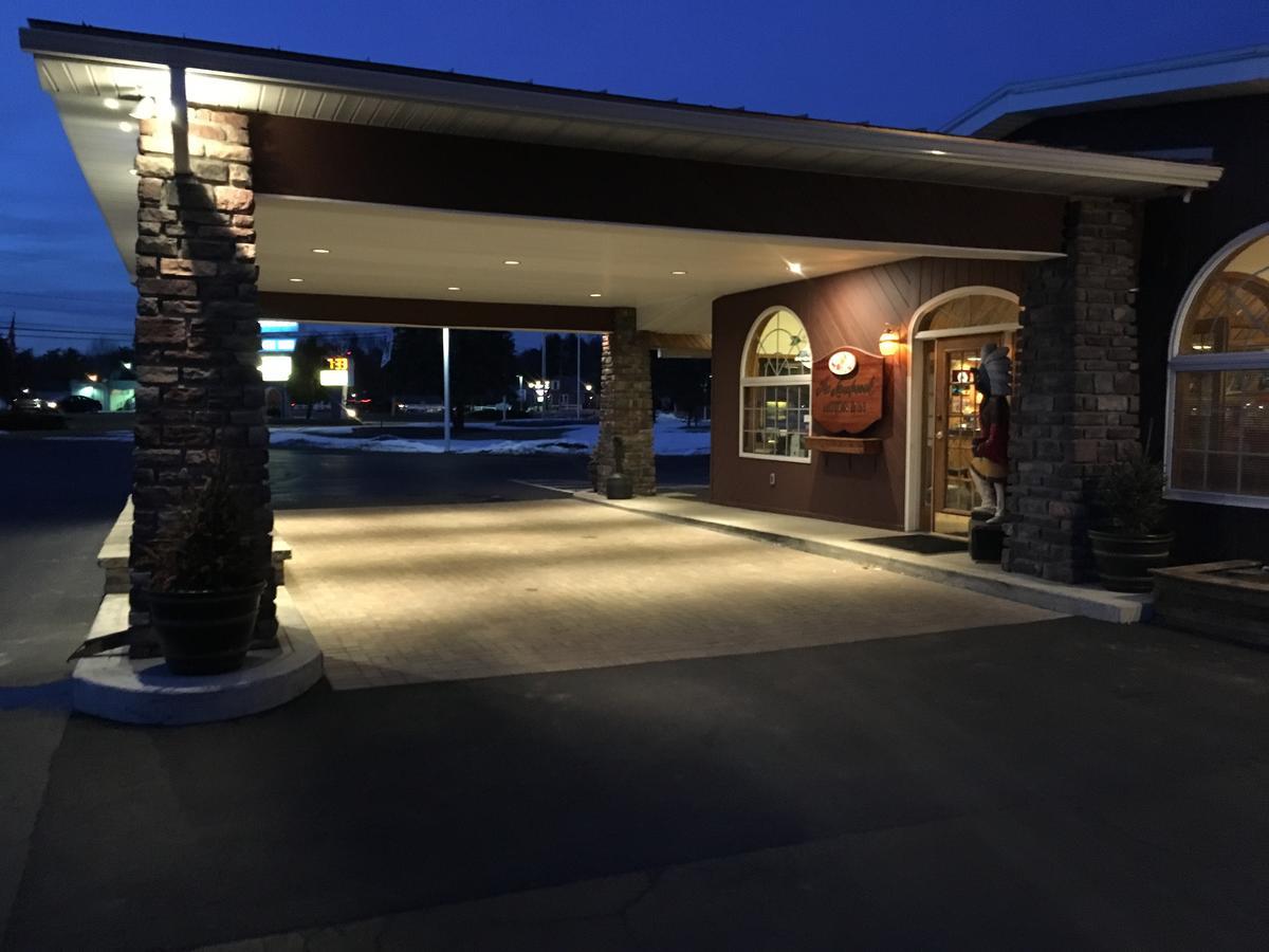 Landmark Motor Inn Ґленс-Фоллс Екстер'єр фото