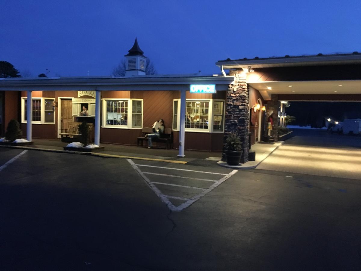 Landmark Motor Inn Ґленс-Фоллс Екстер'єр фото